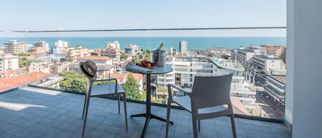 Deluxe Room, Tower | Balcony