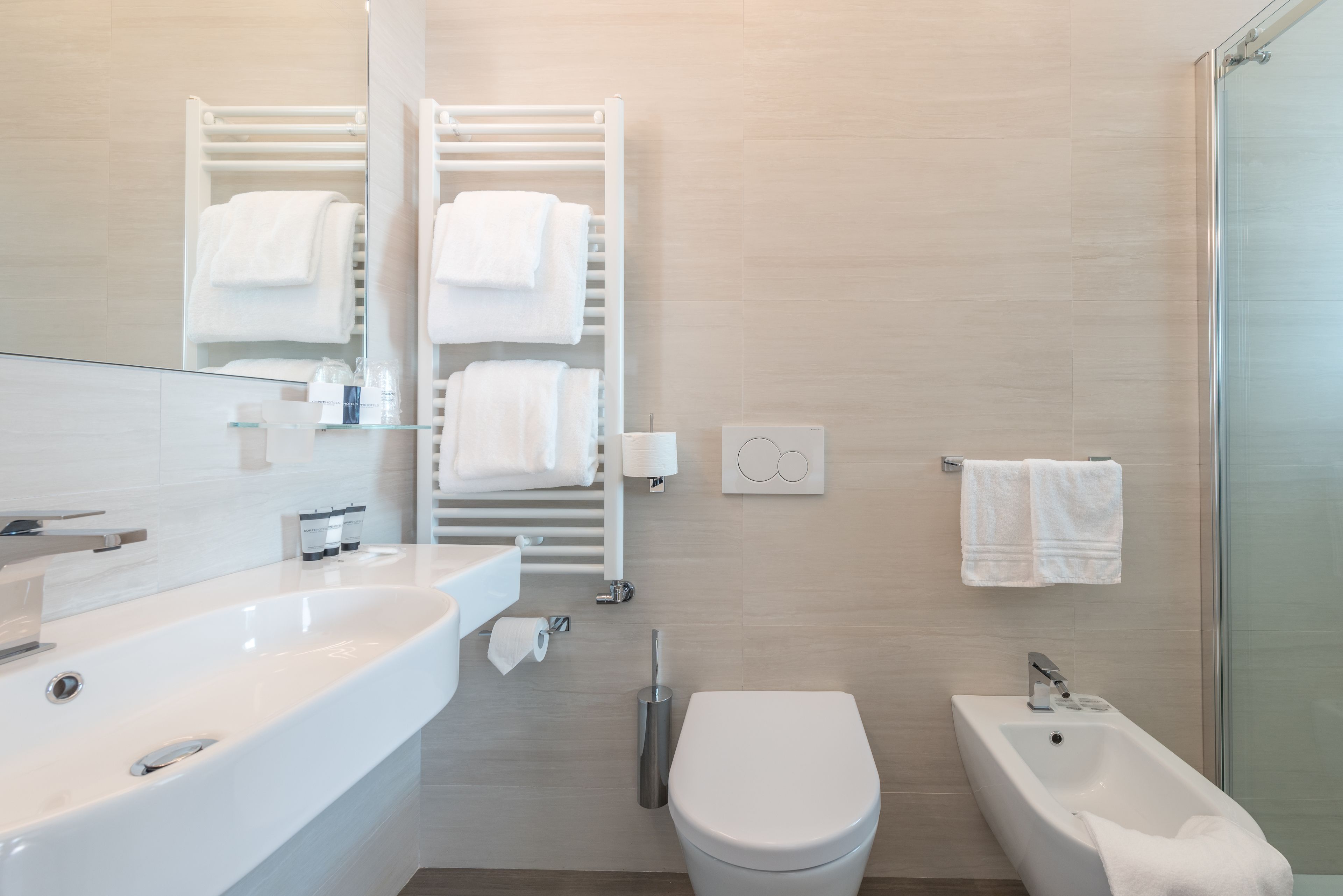 shower, rainfall showerhead, free toiletries, hair dryer