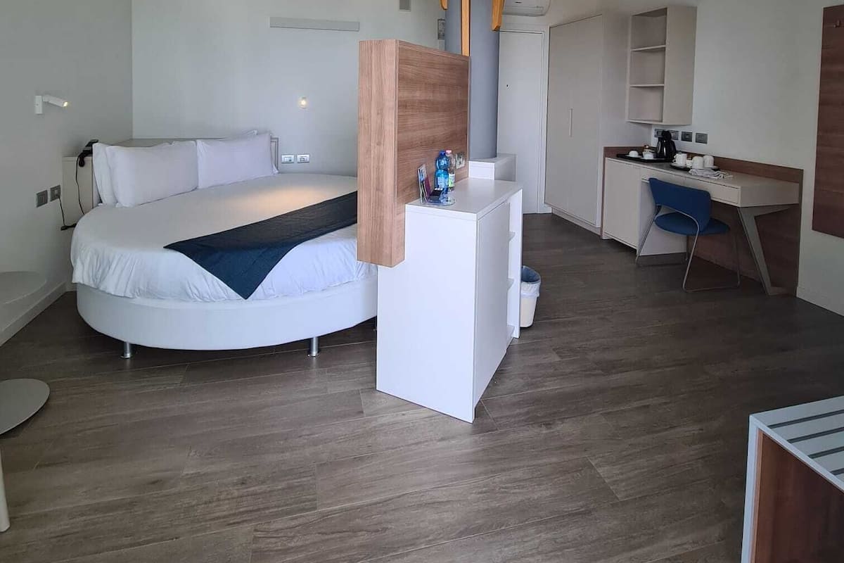 Doppia Romantica, vista mare | Biancheria da letto di alta qualità, copriletto in piuma