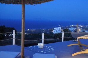 Exterior detail - Rampelia apartments (Santorini)