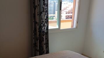 Appartement, 2 slaapkamers, uitzicht op zee (Frontales) | 2 slaapkamers, een strijkplank/strijkijzer, gratis wifi, beddengoed