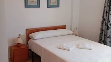 Apartamento, 2 habitaciones, vistas al mar (Frontales) | 2 dormitorios, tabla de planchar con plancha, wifi gratis y ropa de cama