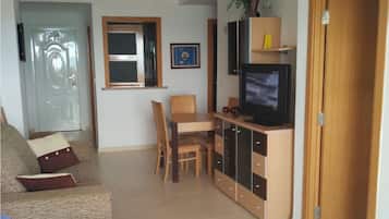 32-inch TV with digital channels