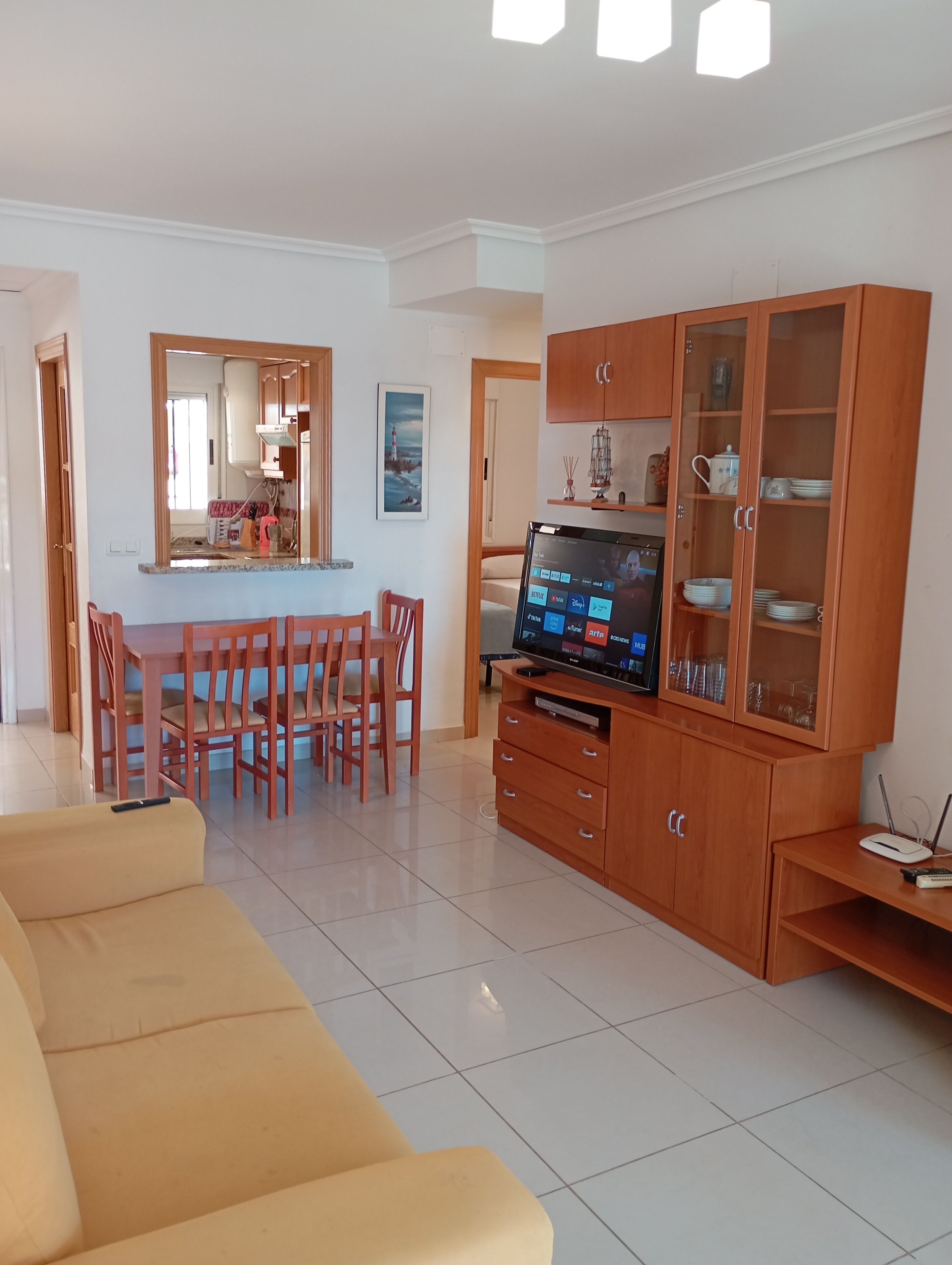 Apartamento, 2 habitaciones, vistas al mar (Frontales) | Zona de estar | Televisión de 32 pulgadas con canales digitales