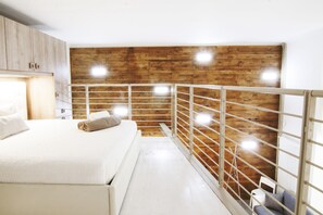 1 habitación, tabla de planchar con plancha y cunas gratuitas 