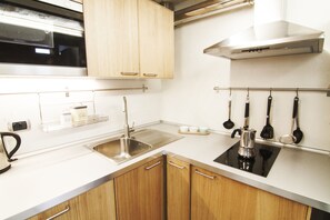 Apartment, 1 Bedroom | Private kitchenette | Full-sized fridge, microwave, stovetop, dishwasher - Alessia's Flat - Portello (Milan)