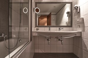 Free toiletries, hair dryer, bathrobes, slippers - Hotel d'Allèves (Geneva)