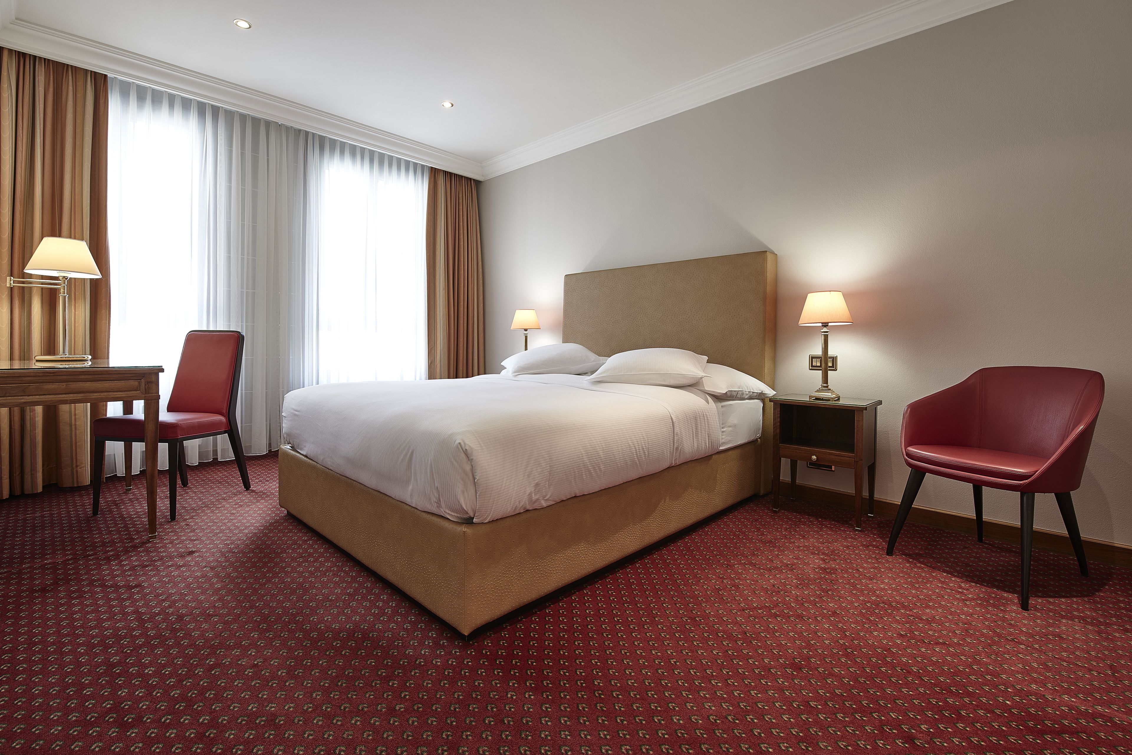 standard double room | minibar, in-room safe, desk, soundproofing