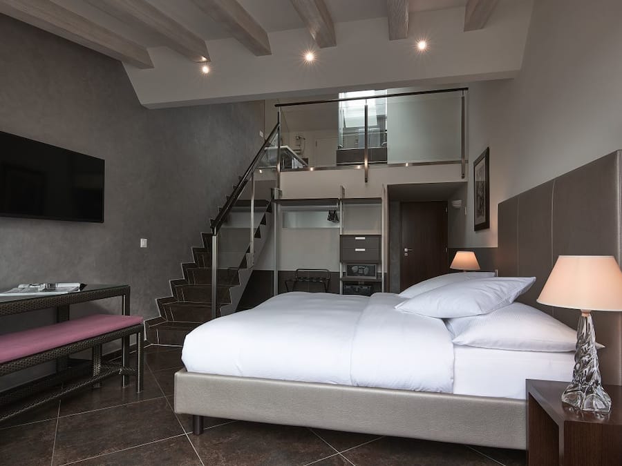 Minibar, Zimmersafe, Schreibtisch, schallisolierte Zimmer