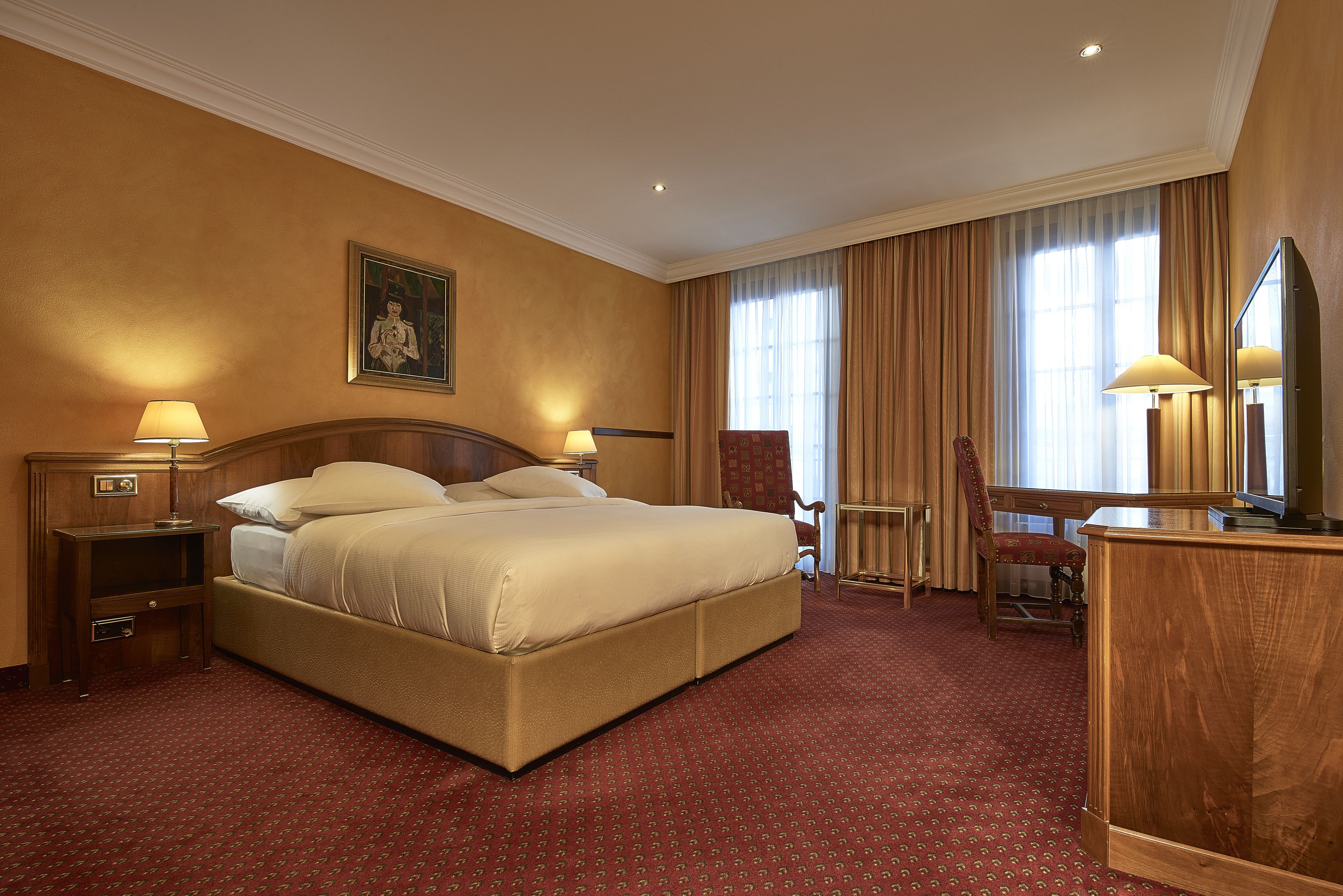 standard double room | minibar, in-room safe, desk, soundproofing