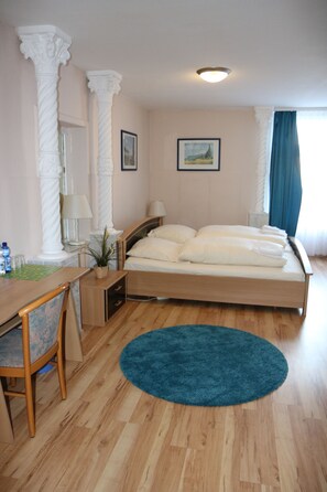 Comfort Double Room | Premium bedding, minibar, desk, iron/ironing board - Hotel Apex (Hemmingen)