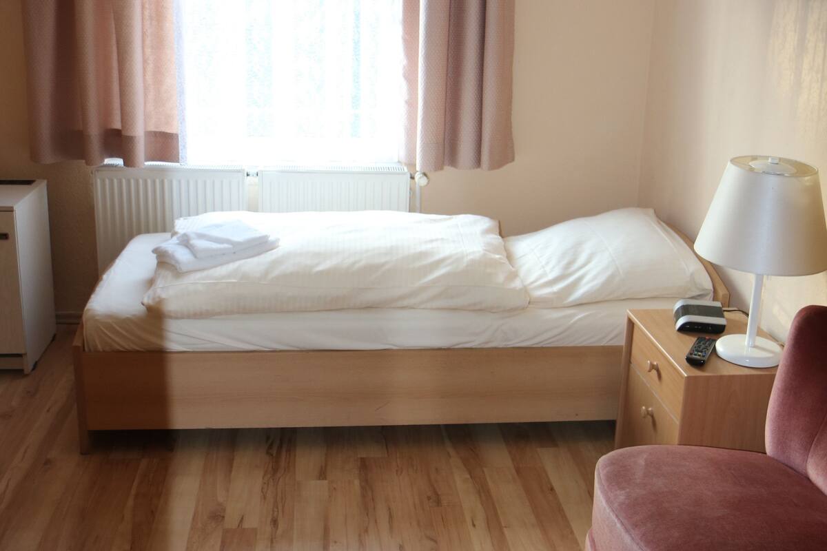 Comfort-Einzelzimmer | Hochwertige Bettwaren, Minibar, Schreibtisch, Bügeleisen/Bügelbrett