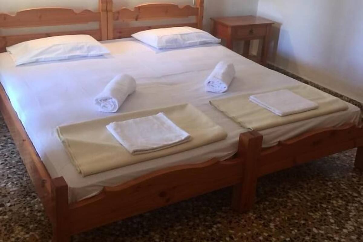 Free cots/infant beds, free WiFi