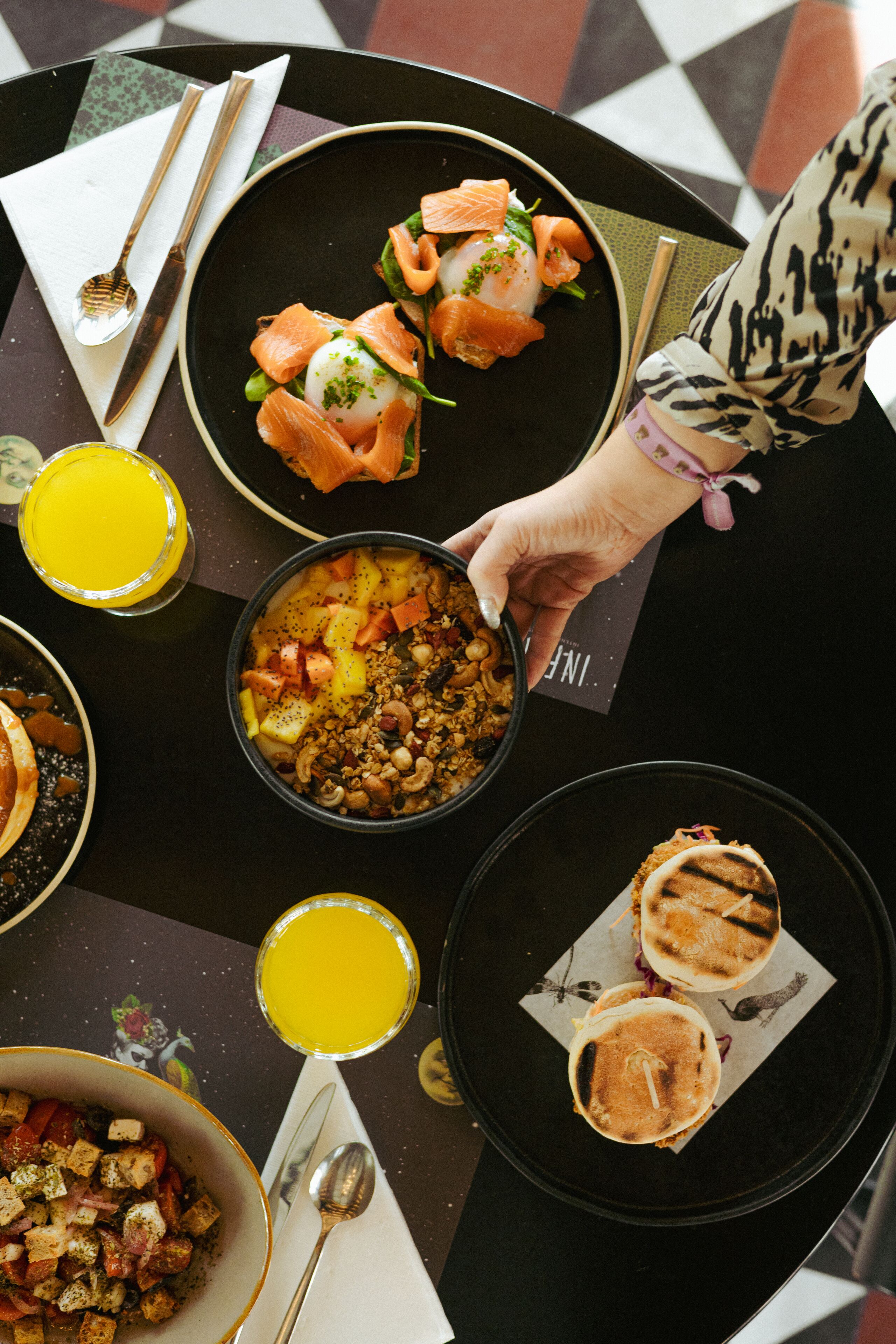 breakfast, lunch and dinner served