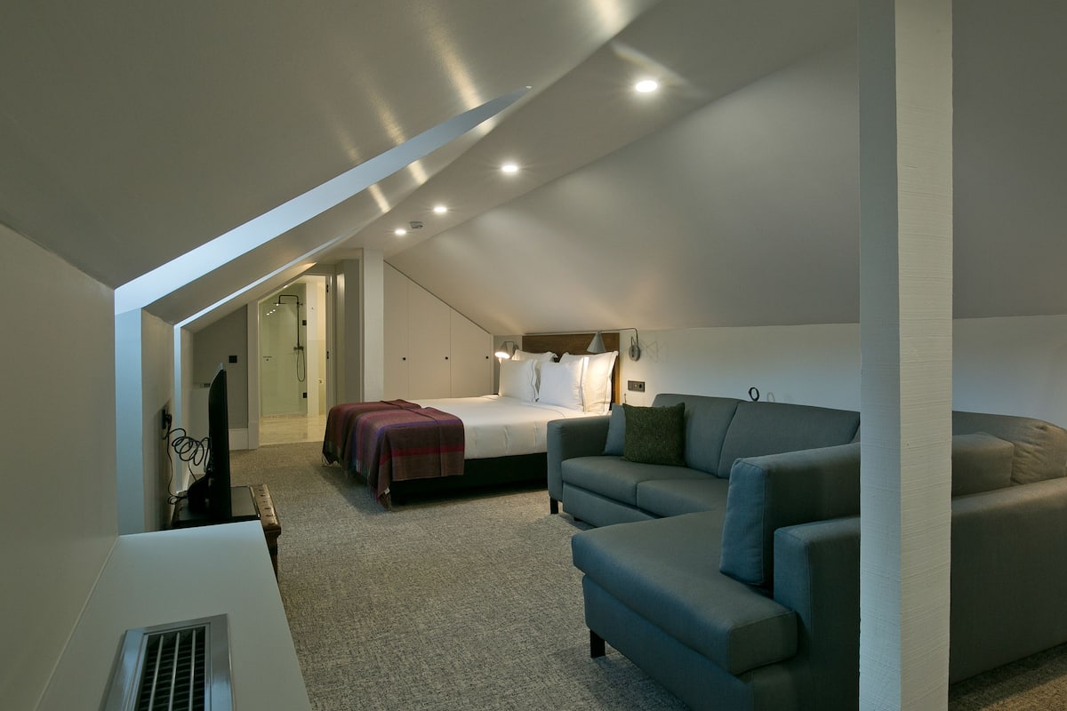 Minibar, in-room safe, desk, soundproofing