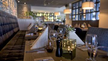 2 restaurants, serveren ontbijt, lokale en internationale gerechten