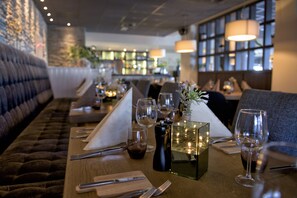 2 개의 레스토랑, 아침 식사, 점심 식사, 저녁 식사 제공(현지 및 세계 요리)