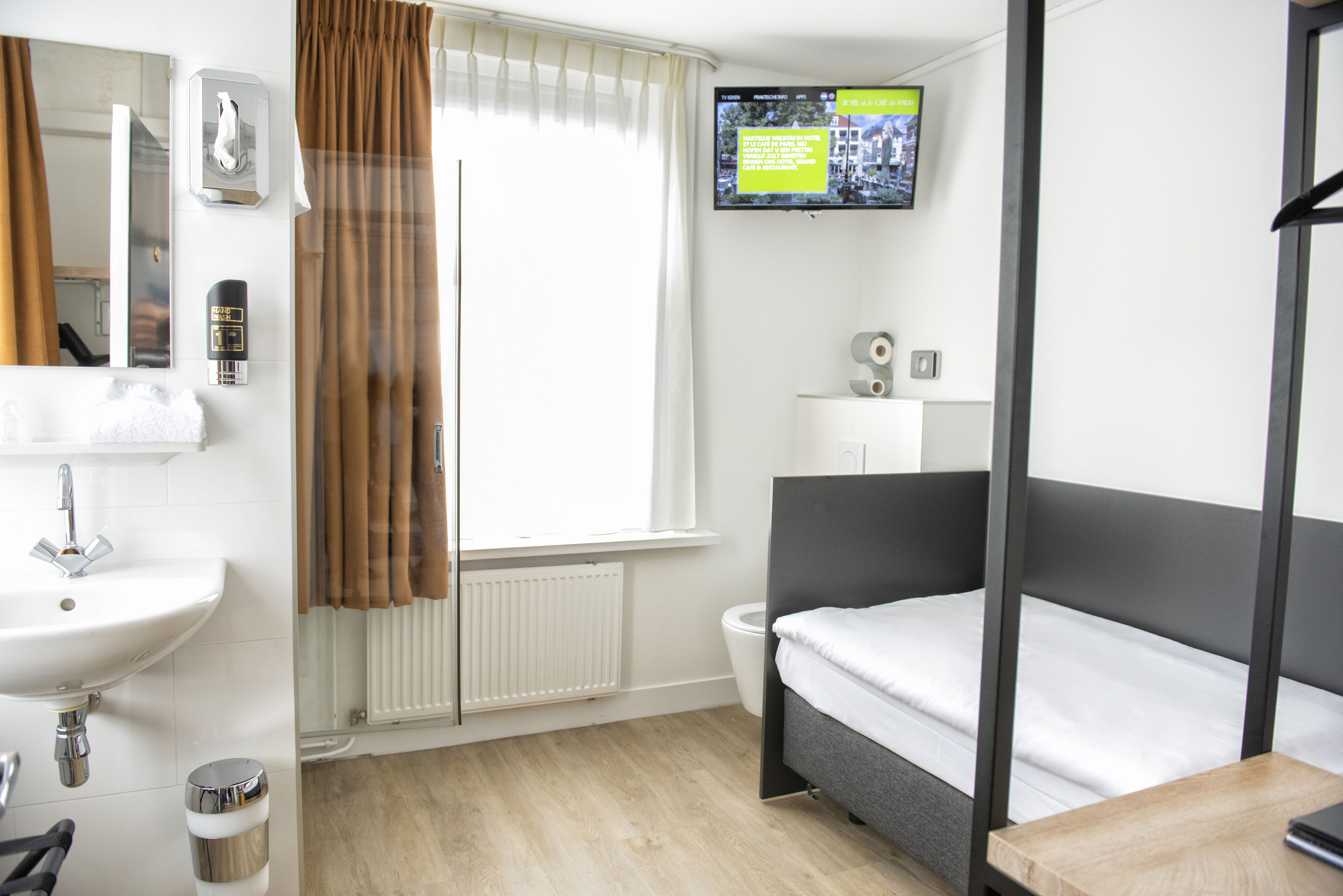 economy single room, ensuite | bathroom | shower, free toiletries, towels, soap