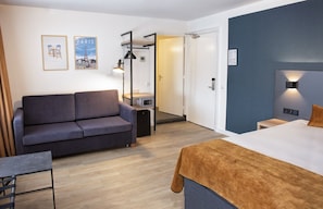 Deluxe Room | In-room safe, desk, laptop workspace, iron/ironing board - Hotel et le Café de Paris (Apeldoorn)