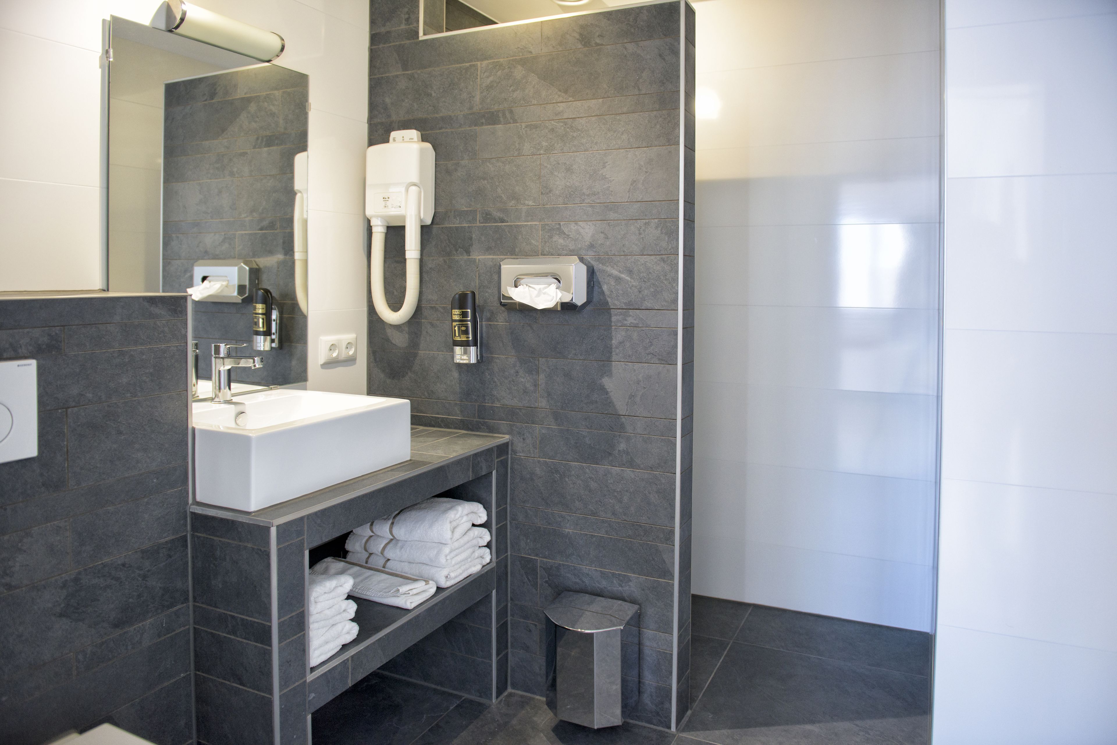 1 bedroom, in-room safe, desk, laptop workspace