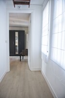 Caja de seguridad en la habitación y escritorio 