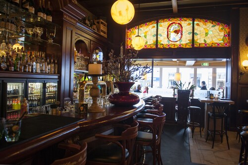 Hotel et le Café de Paris