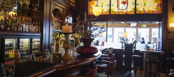 Hotel et le Café de Paris