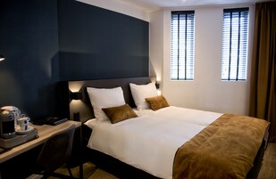 Caja de seguridad en la habitación y escritorio 