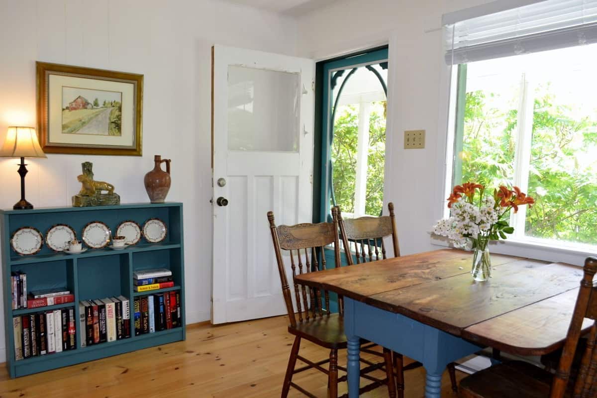 Cottage, 1 Bedroom, Partial Sea View (Sumac) | Premium bedding, iron/ironing board, free WiFi, individually decorated