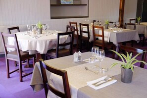 Dinner served - Hôtel le Relais des Moines (Villersexel)