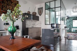 Suite (Kergomard) | Cucina privata | Macchina per tè/caffè, bollitore elettrico