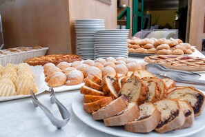 Bao gồm bữa sáng buffet hàng ngày 
