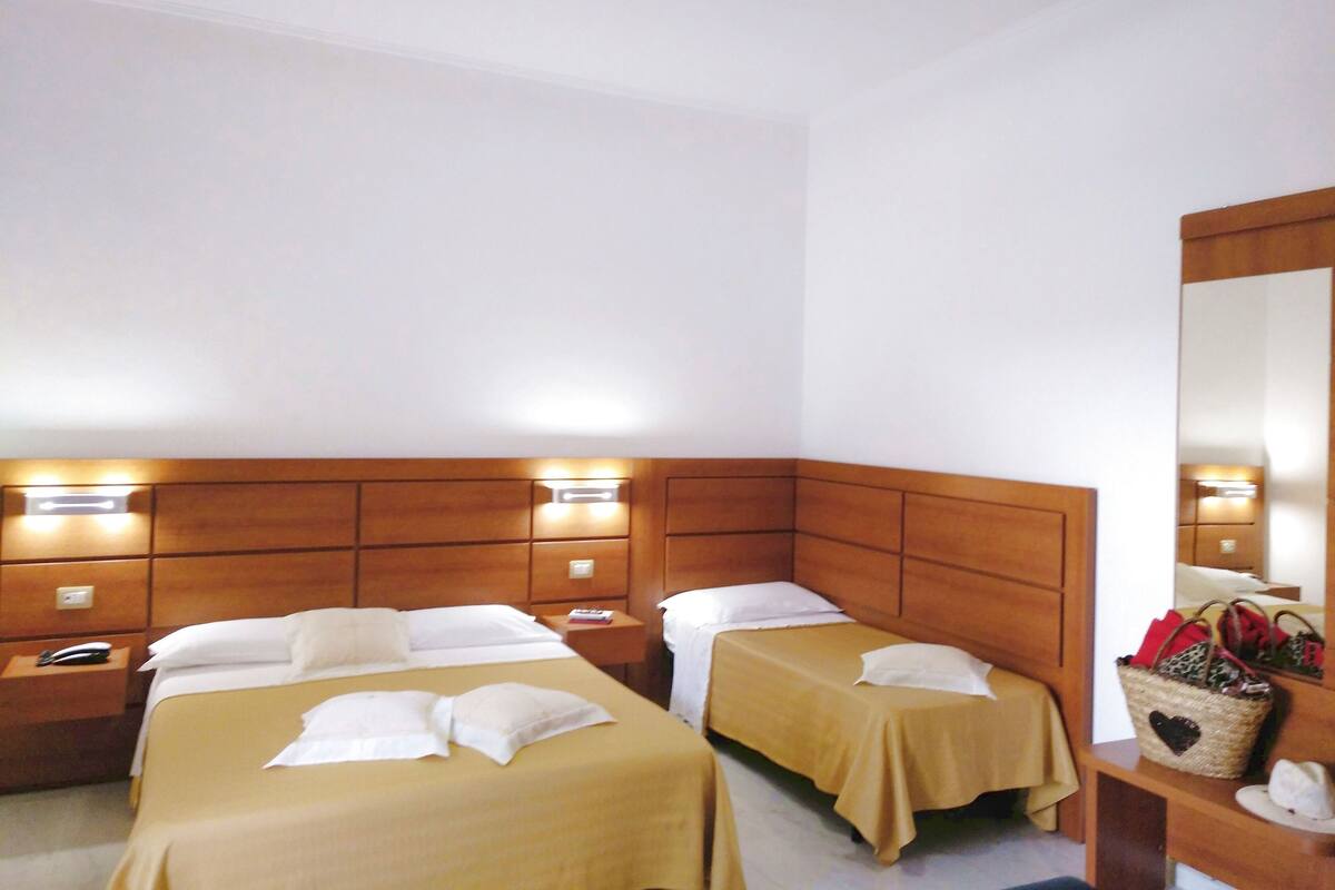Dreibettzimmer (External)