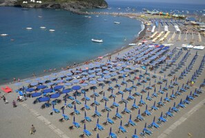 附近有私人海灘、黑沙