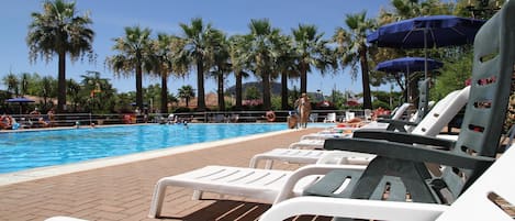 Seasonal outdoor pool