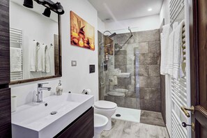 Superior Condo | Bathroom - Agriturismo Il Casalone (Montepulciano)
