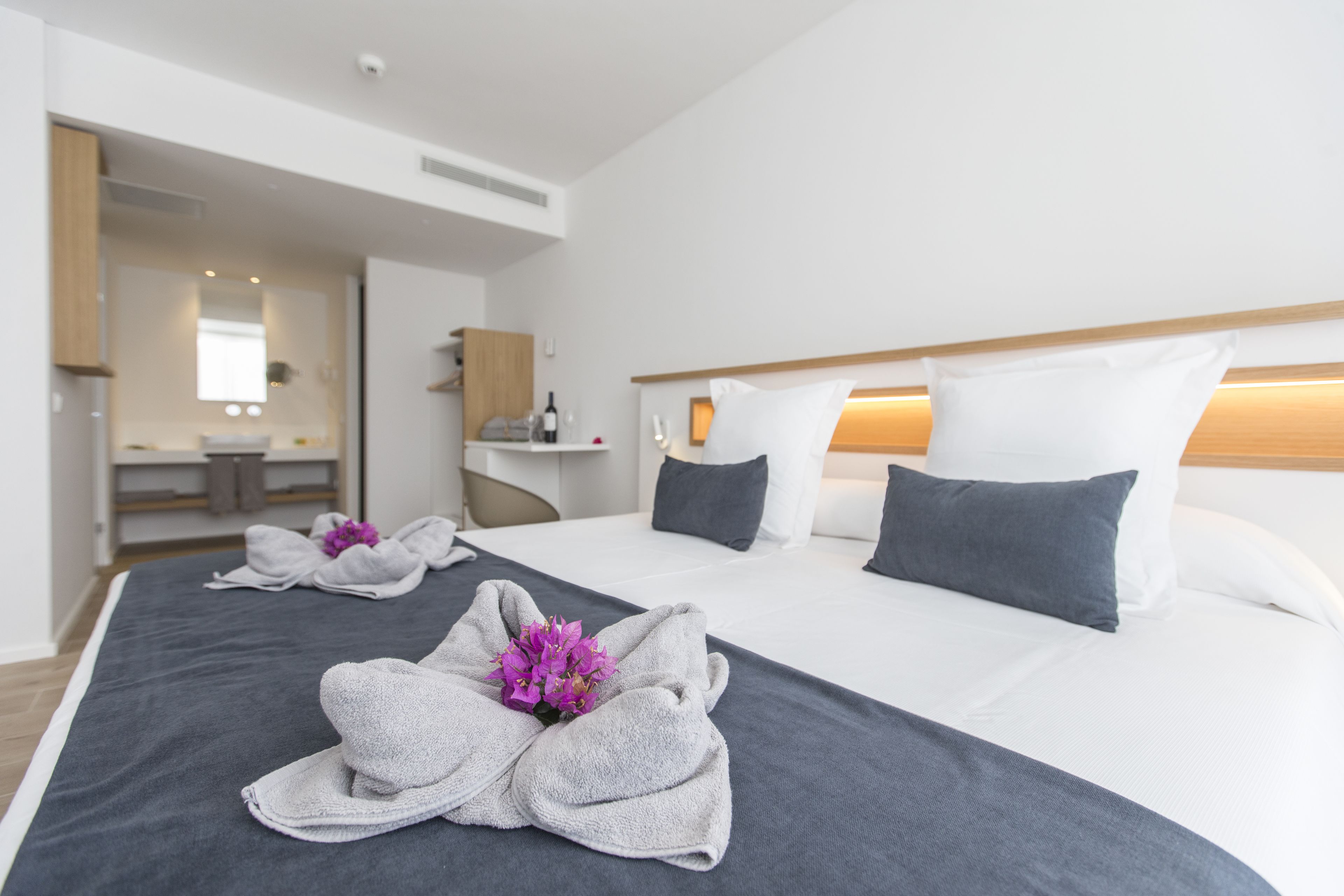 suite, pool view | 1 bedroom, premium bedding, down duvets, memory-foam beds
