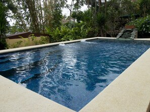 Outdoor pool - Las Cumbres Inn (San Rafael)