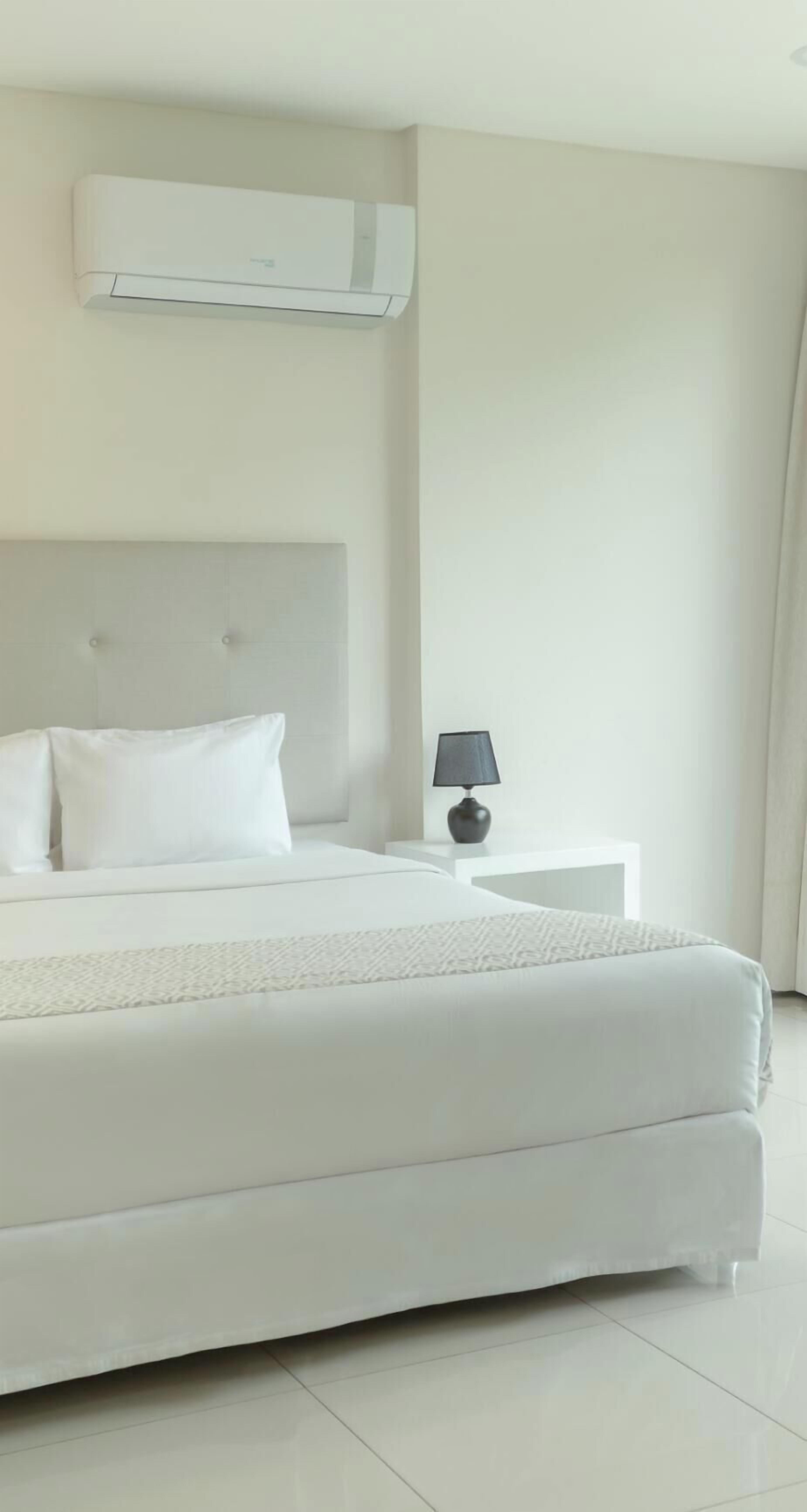 Superior Suite | Premium bedding, down comforters, memory foam beds, in-room safe