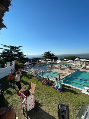 3 outdoor pools, open 9:00 AM to 9:00 PM, pool umbrellas, sun loungers - Le Mirage Village Club Resort (Villa Carlos Paz)