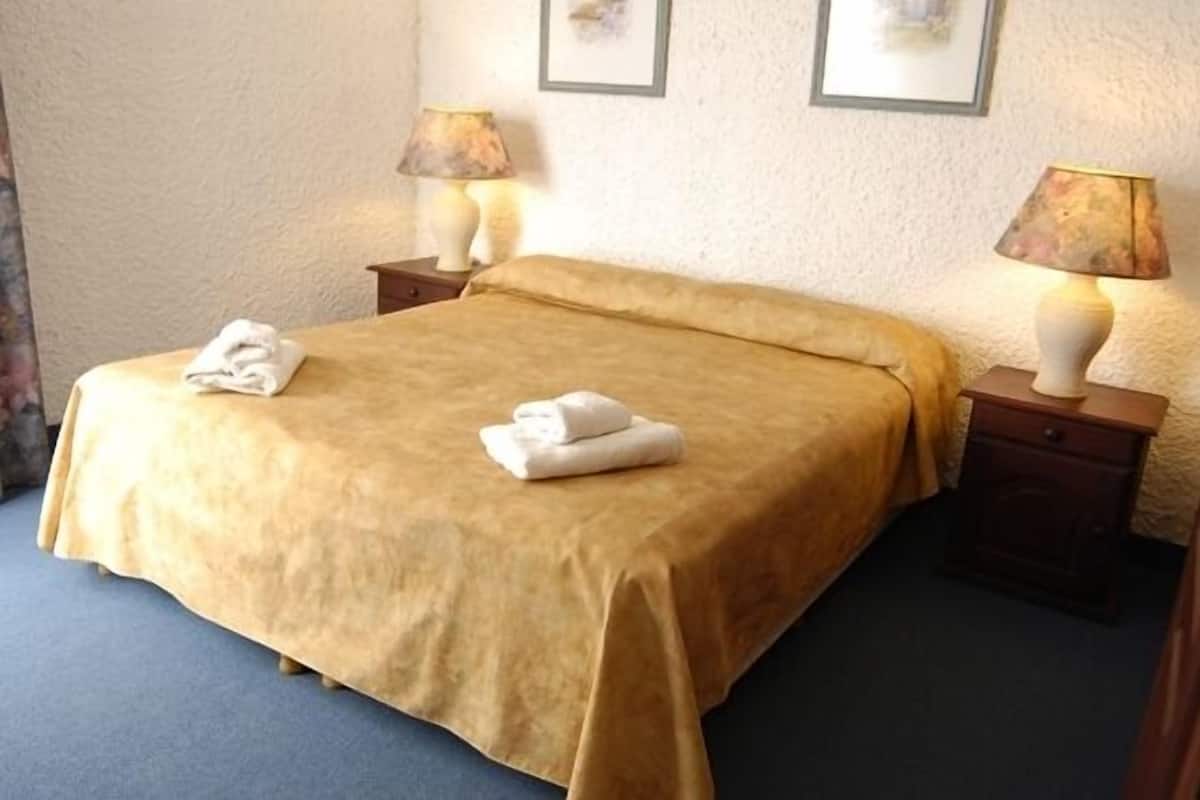 Caja de seguridad en la habitación, escritorio y cunas gratuitas
