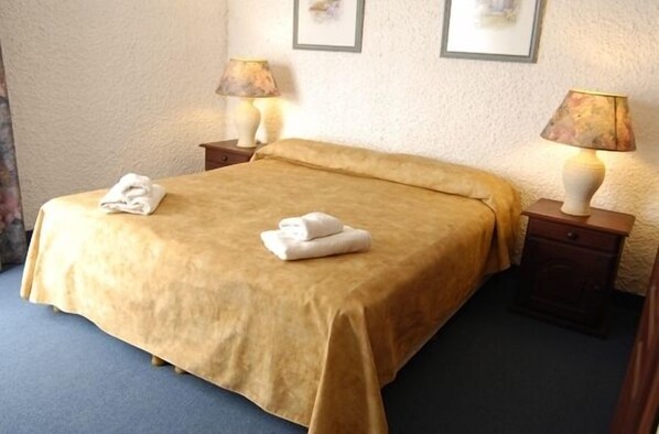 Caja de seguridad en la habitación y cortinas blackout 