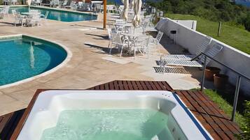 Breakfast, lunch, dinner served; Regional cuisine