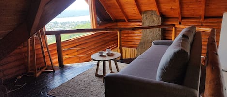 Bungalow, Lake View | Living area