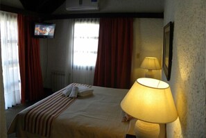 Zimmersafe, Schreibtisch, kostenlose Babybetten, kostenloses WLAN