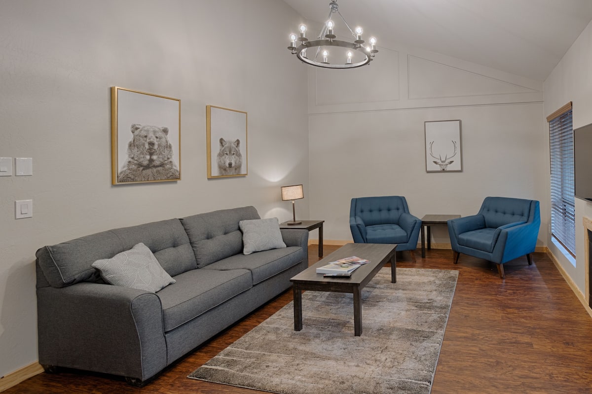 Stadtwohnung, 2 Schlafzimmer (2-Story Unit) | Wohnbereich