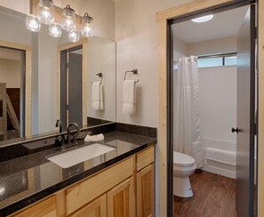 Townhome, 2 Bedrooms (2-Story Unit) | Bathroom | Combined shower/tub, towels