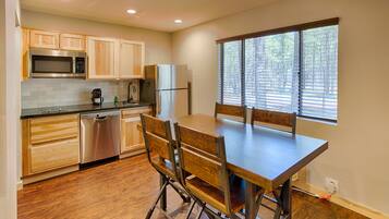Cabin, 1 Bedroom (1 King Courtyard) | Private kitchen | Fridge, microwave, stovetop, coffee/tea maker