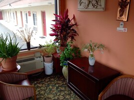 Área de estar no saguão