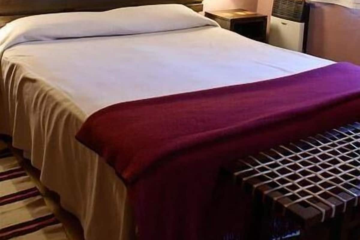 Minibar, in-room safe, desk, iron/ironing board